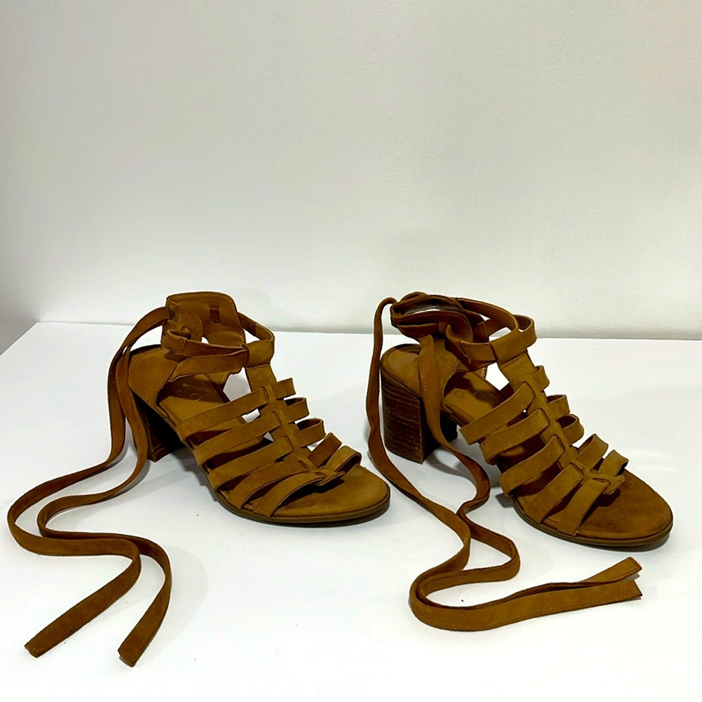 FRANCO SARTO Gladiator Tie Up Strap Block Heel Sandals Sz 7